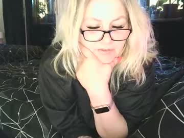 Annareedd Chaturbate stream image from August 27, 2025