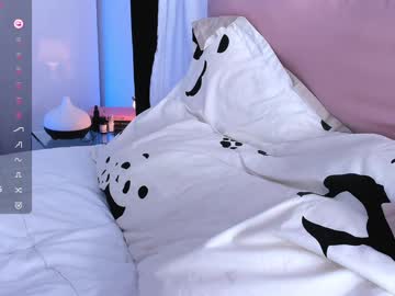 Ellamilano Chaturbate stream image from August 27, 2025