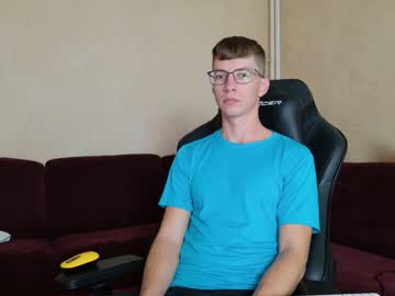 Yummyalexxx Chaturbate stream image from August 27, 2025