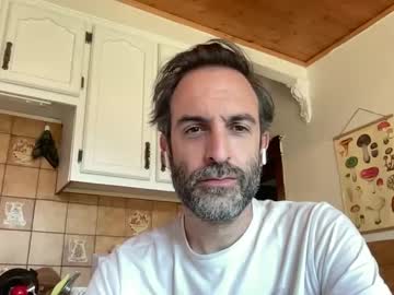 Whiskylovee Chaturbate stream image from August 27, 2025