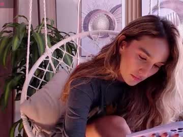 Brinna_Ev Chaturbate stream image from August 27, 2025