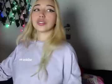 Hallie_Cam2 Chaturbate stream image from August 27, 2025