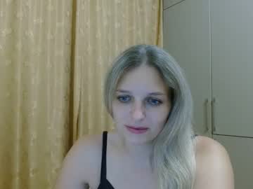 Lillydaville Chaturbate stream image from August 27, 2025