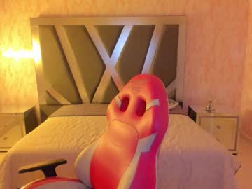 Lunablacck Chaturbate stream image from August 27, 2025