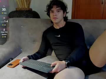 Axelraven Chaturbate stream image from August 27, 2025