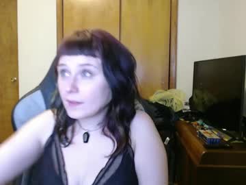 Idamilliscent Chaturbate stream image from August 27, 2025