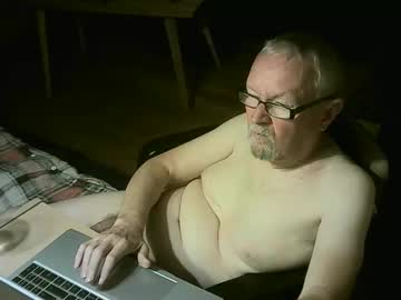Kemenyresz Chaturbate stream image from August 27, 2025