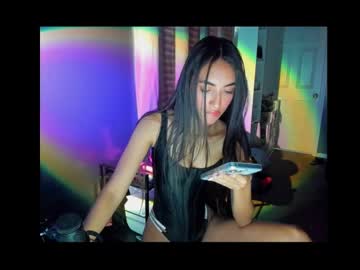Foxxxyh Chaturbate stream image from August 27, 2025