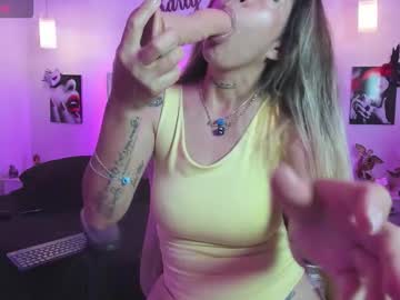 Karly_Moonn Chaturbate stream image from August 27, 2025