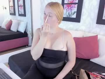 Emilysumer Chaturbate stream image from August 28, 2025