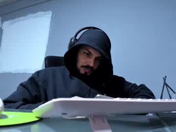 Faustowarlock Chaturbate stream image from August 28, 2025