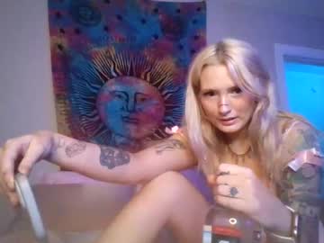 Mrowmeow Chaturbate stream image from August 28, 2025