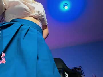 Roxylovegame Chaturbate stream image from August 28, 2025