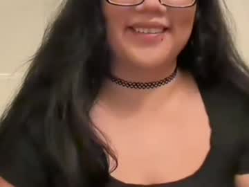 Lovelykatiebabe Chaturbate stream image from August 28, 2025