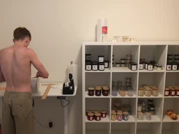 Richiewest Chaturbate stream image from August 28, 2025