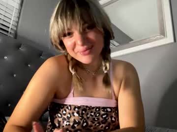 Hellobrittyxx Chaturbate stream image from August 28, 2025