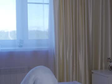 Chillgirlll Chaturbate stream image from August 28, 2025