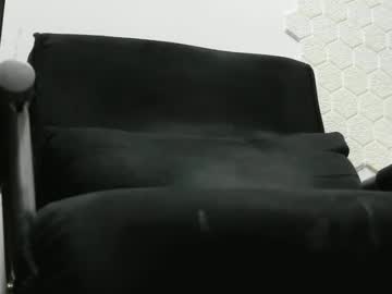 Calabrobs Chaturbate stream image from August 28, 2025