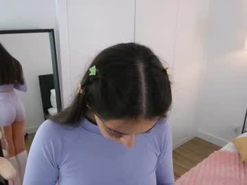 Little_Lolla17 Chaturbate stream image from August 28, 2025