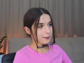 Adarawei Chaturbate stream image from August 28, 2025