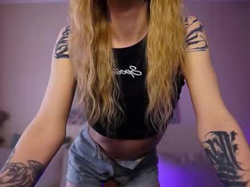 Twiinkie_Pie Chaturbate stream image from August 28, 2025