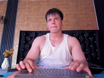 Xkevyn Chaturbate stream image from August 28, 2025