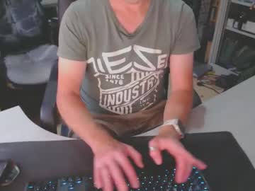 Poodledude Chaturbate stream image from August 28, 2025