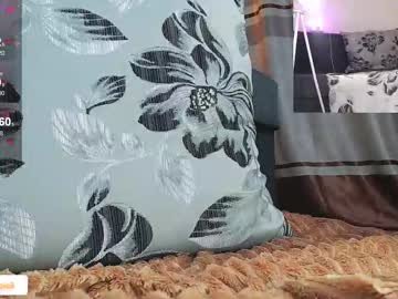 Foxrinehelen Chaturbate stream image from August 28, 2025