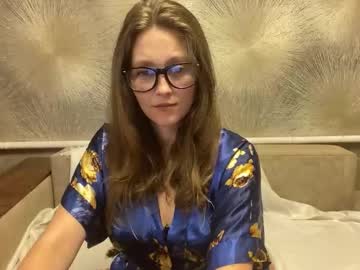 Lunafeather Chaturbate stream image from August 28, 2025