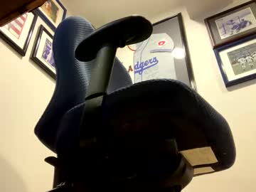 Cfnmer Chaturbate stream image from August 28, 2025