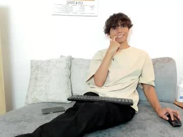 Honeymoon_Sariel Chaturbate stream image from August 28, 2025