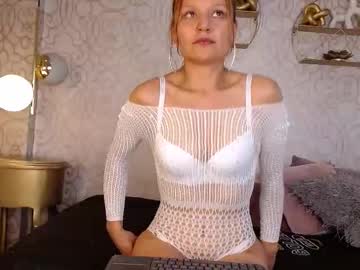 Cristal10_ Chaturbate stream image from August 28, 2025