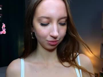 Shonavillaluz Chaturbate stream image from August 28, 2025