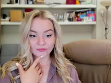 Kara_Smith_ Chaturbate stream image from August 29, 2025