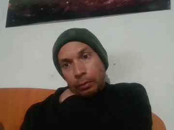 Hansclun Chaturbate stream image from August 29, 2025