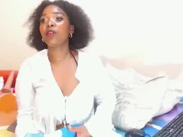 Curvycutiexx94 Chaturbate stream image from August 29, 2025