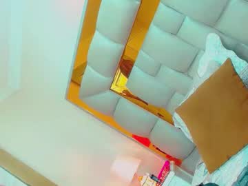 Isabellagirs Chaturbate stream image from August 29, 2025