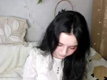 Silkyaura Chaturbate stream image from August 29, 2025
