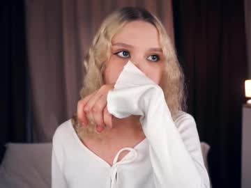 Luellazahnen Chaturbate stream image from August 29, 2025