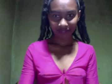 Oolyette Chaturbate stream image from August 29, 2025