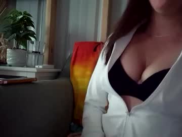 Poptartt1 Chaturbate stream image from August 29, 2025