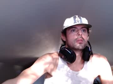 Edgemestraight Chaturbate stream image from August 30, 2025