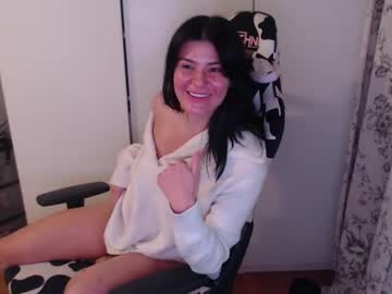 Cassiealvarez Chaturbate stream image from August 30, 2025