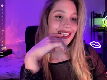 Shy_Bee Chaturbate stream image from August 30, 2025