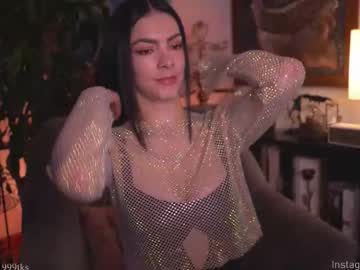 Hollylinder_ Chaturbate stream image from August 30, 2025
