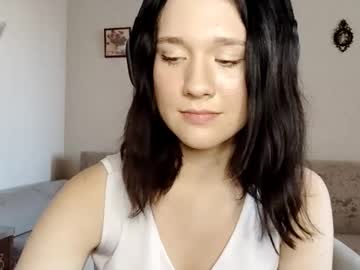 Gwendachargois Chaturbate stream image from August 30, 2025