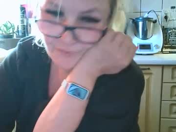 Annareedd Chaturbate stream image from August 30, 2025
