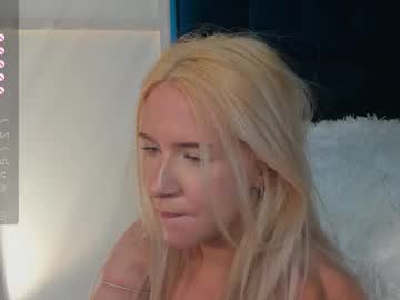 Honneybunneey Chaturbate stream image from August 30, 2025