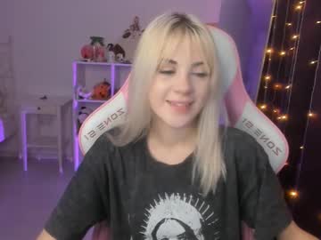 Candyhannah Chaturbate stream image from August 30, 2025