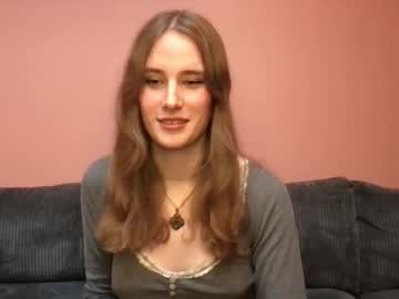 Eviecam Chaturbate stream image from August 30, 2025